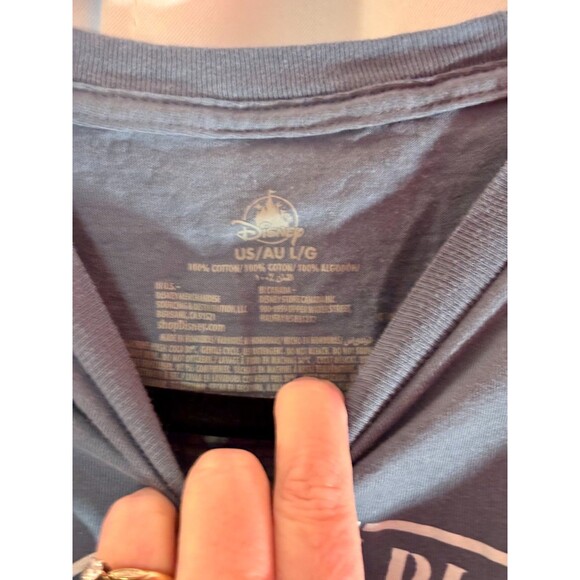 Disney World Castle Most Magical Place on Earth distressed T-Shirt Large Adult - Picture 3 of 4